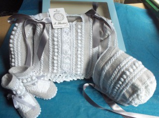 Conjunto para bebé hecho a mano en lana, algodón y plumetí