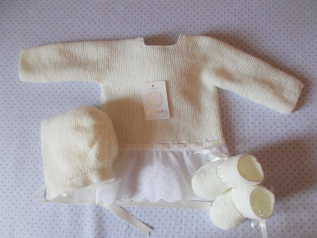 Conjunto beige con doble puntilla valencienne (0-3 meses)